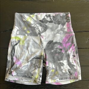 Lululemon throwback unicorn align shorts 6 6” length